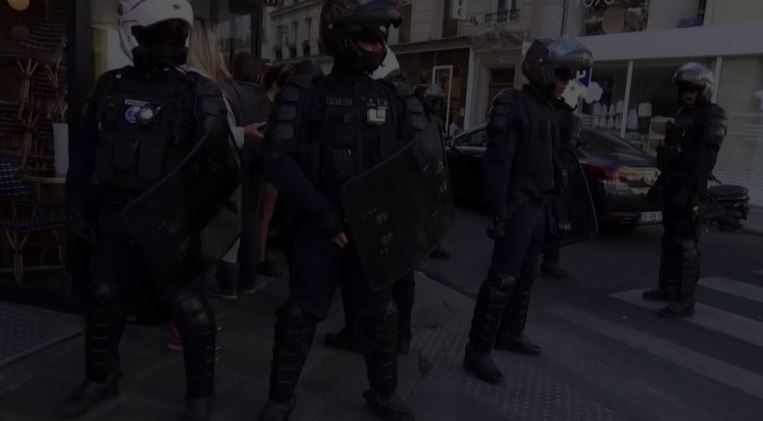 القبض على 90 من متظاهري السترات الصفراء وإغلاق 30 محطة مترو في باريس