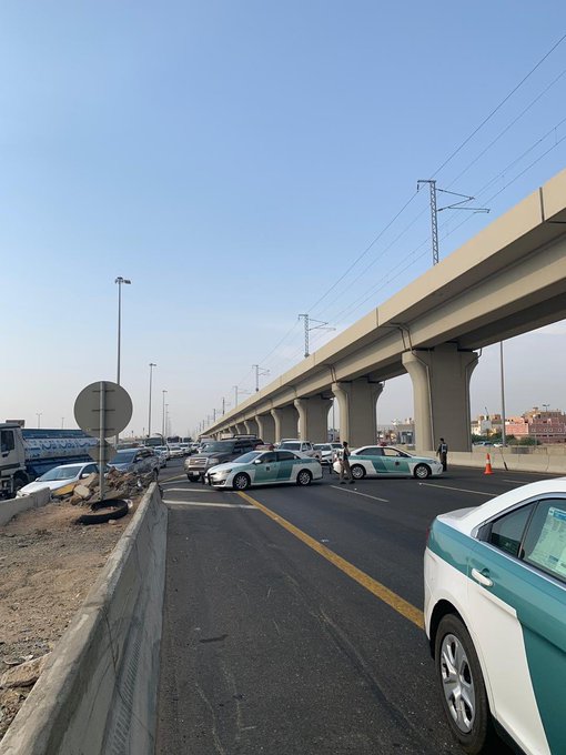 مرور جدة يغلق طريق الحرمين بعد حريق محطة قطار جدة