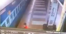 فيديو.. شرطي ينقذ رجلًا من الموت بعد سقوطه من القطار