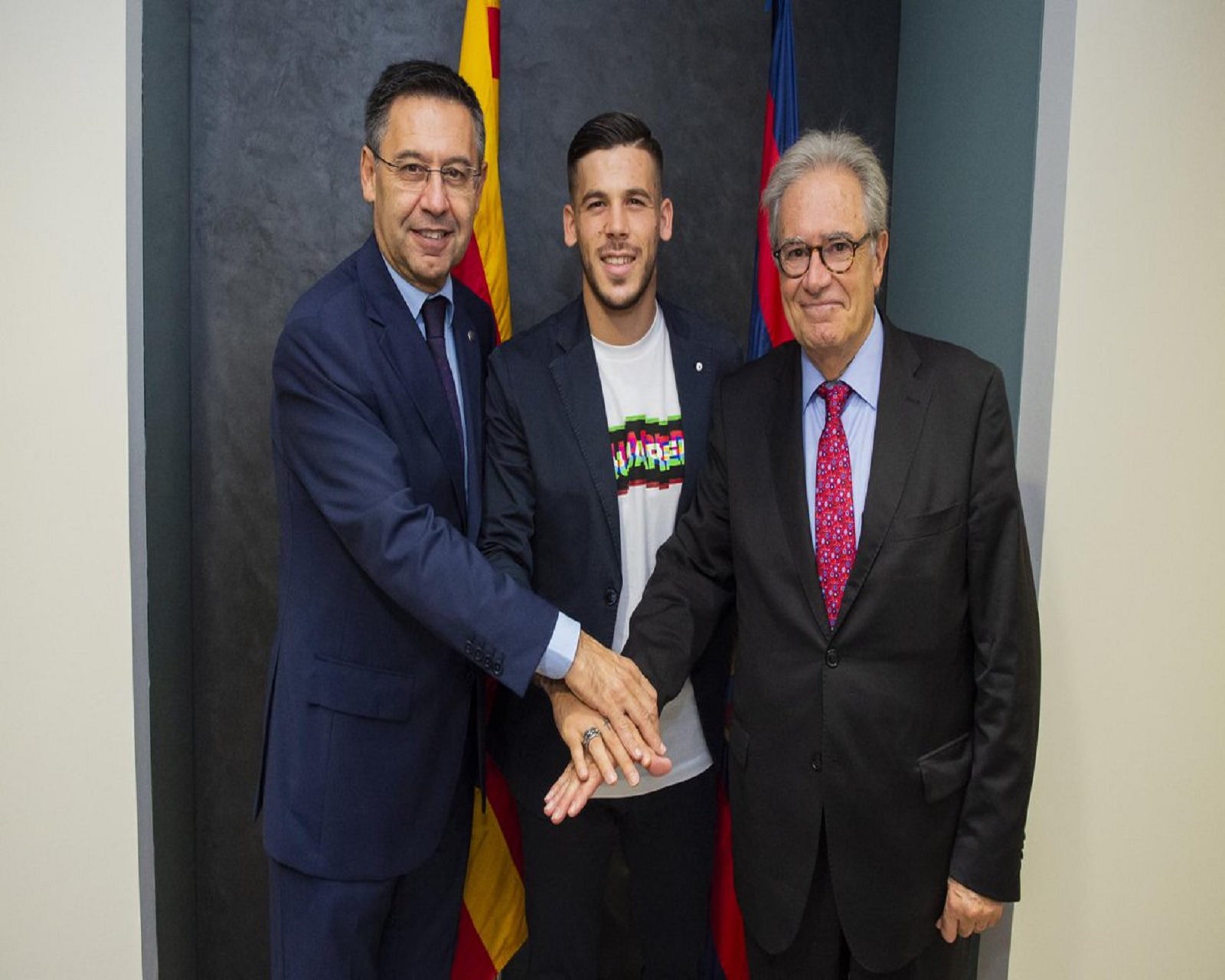 برشلونة يُبقي كارليس بيريز حتى 2022