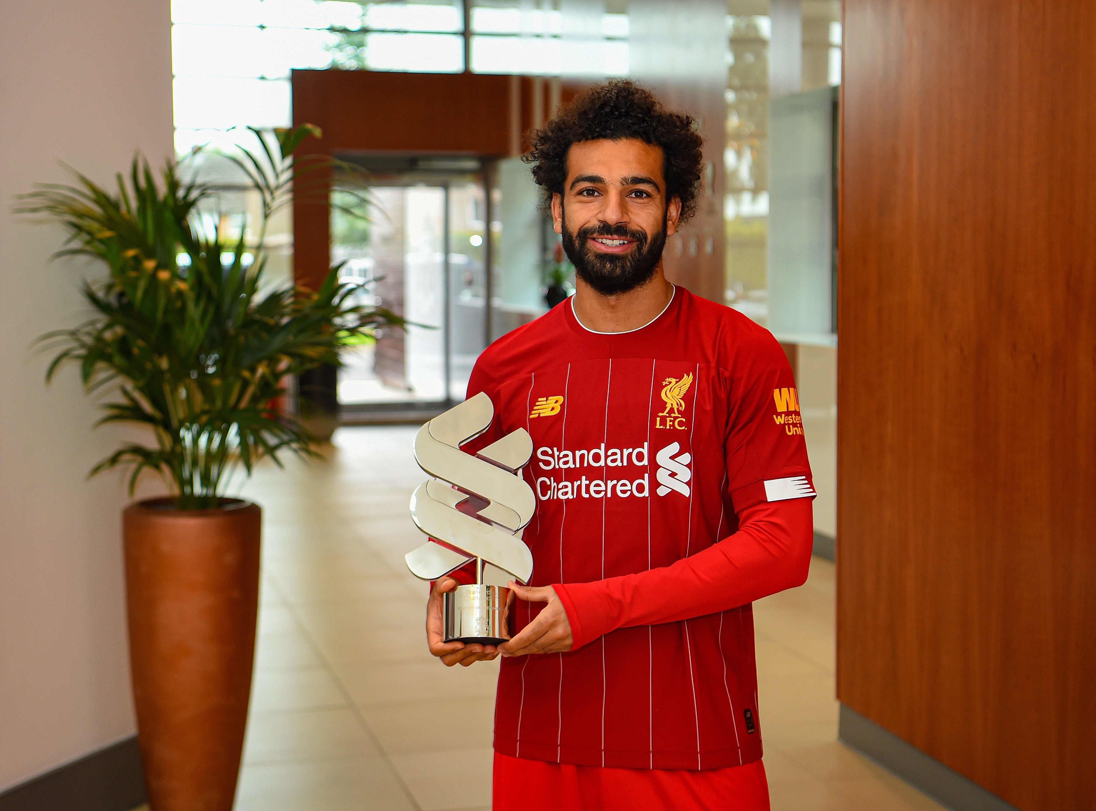 محمد صلاح لاعب الشهر في ليفربول