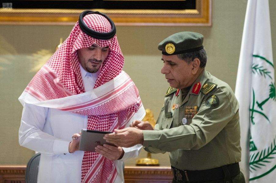 وزير الداخلية يدشن حزمة من الخدمات الإلكترونية الجديدة للجوازات