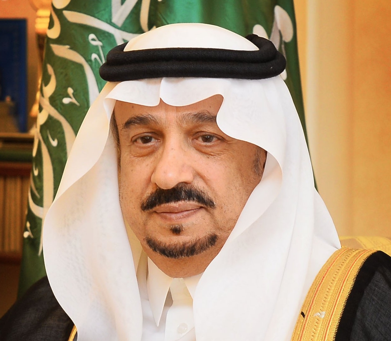 أمير الرياض في توجيه صارم للمسؤولين : امنعوا التجمعات وأغلقوا المجمعات