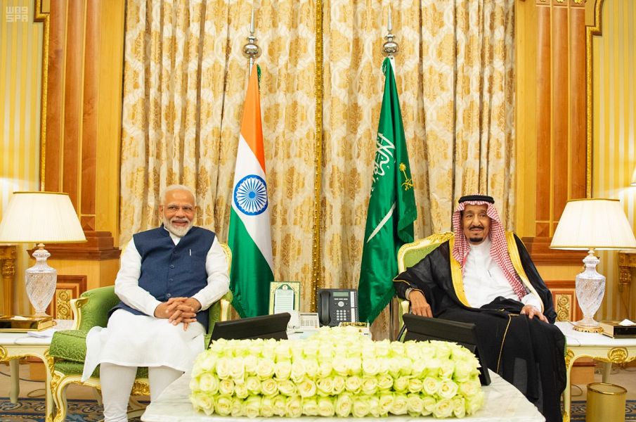 الملك سلمان يبحث آفاق التعاون مع رئيس الوزراء الهندي