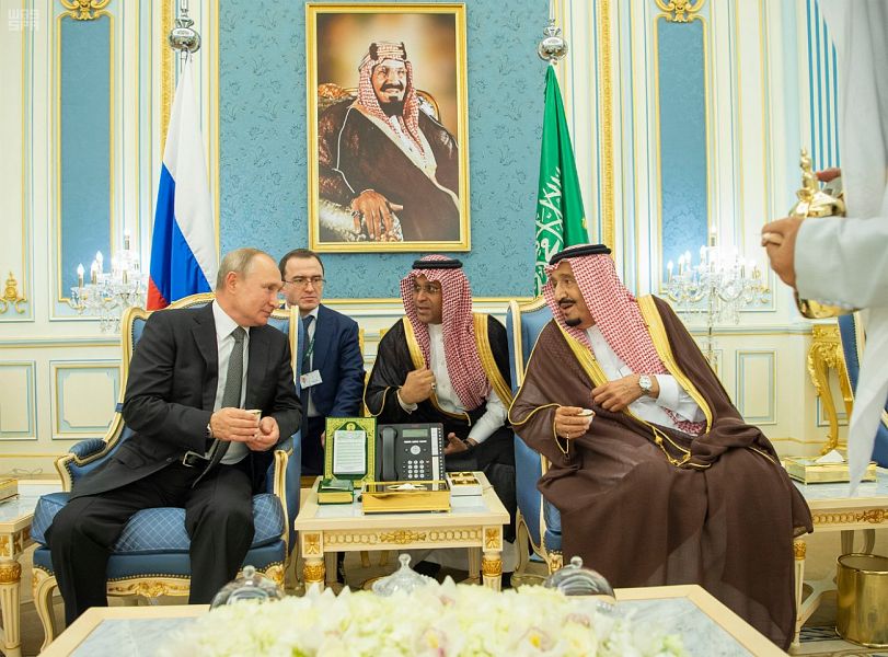 شاهد الصور.. الملك سلمان يستقبل بوتين في قصر اليمامة ويقيم مأدبة غداء تكريمًا له