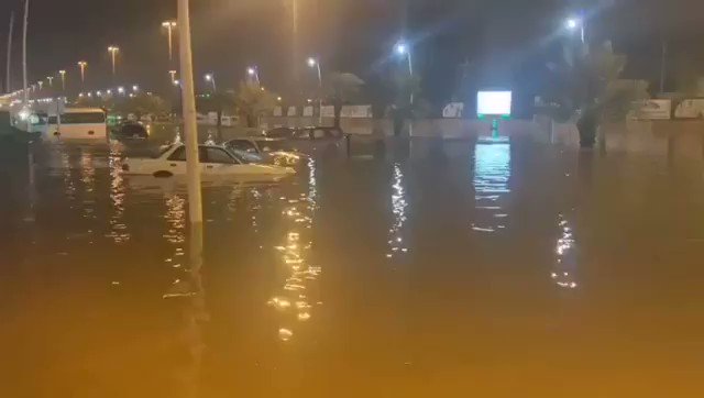 شاهد بالصور.. أمطار حفر الباطن وتضرر بعض الأحياء وجهود الدفاع المدني