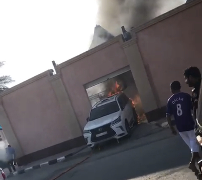 فيديو.. مواطن يسحب سيارة جيب احترقت داخل شاليه بحفر الباطن