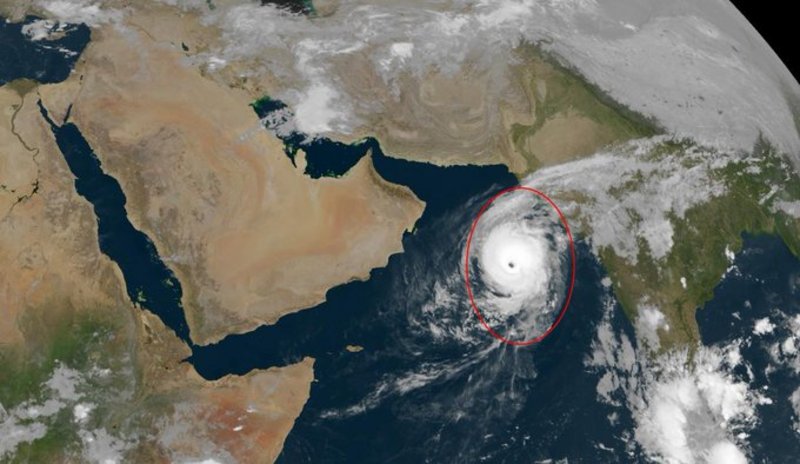 الأرصاد: انخفاض تصنيف إعصار كيار إلى الدرجة الثالثة