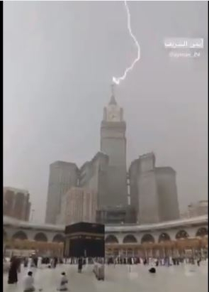 فيديو مذهل.. مؤذن الحرم يرفع الأذان والرعد يسبح بحمد الله