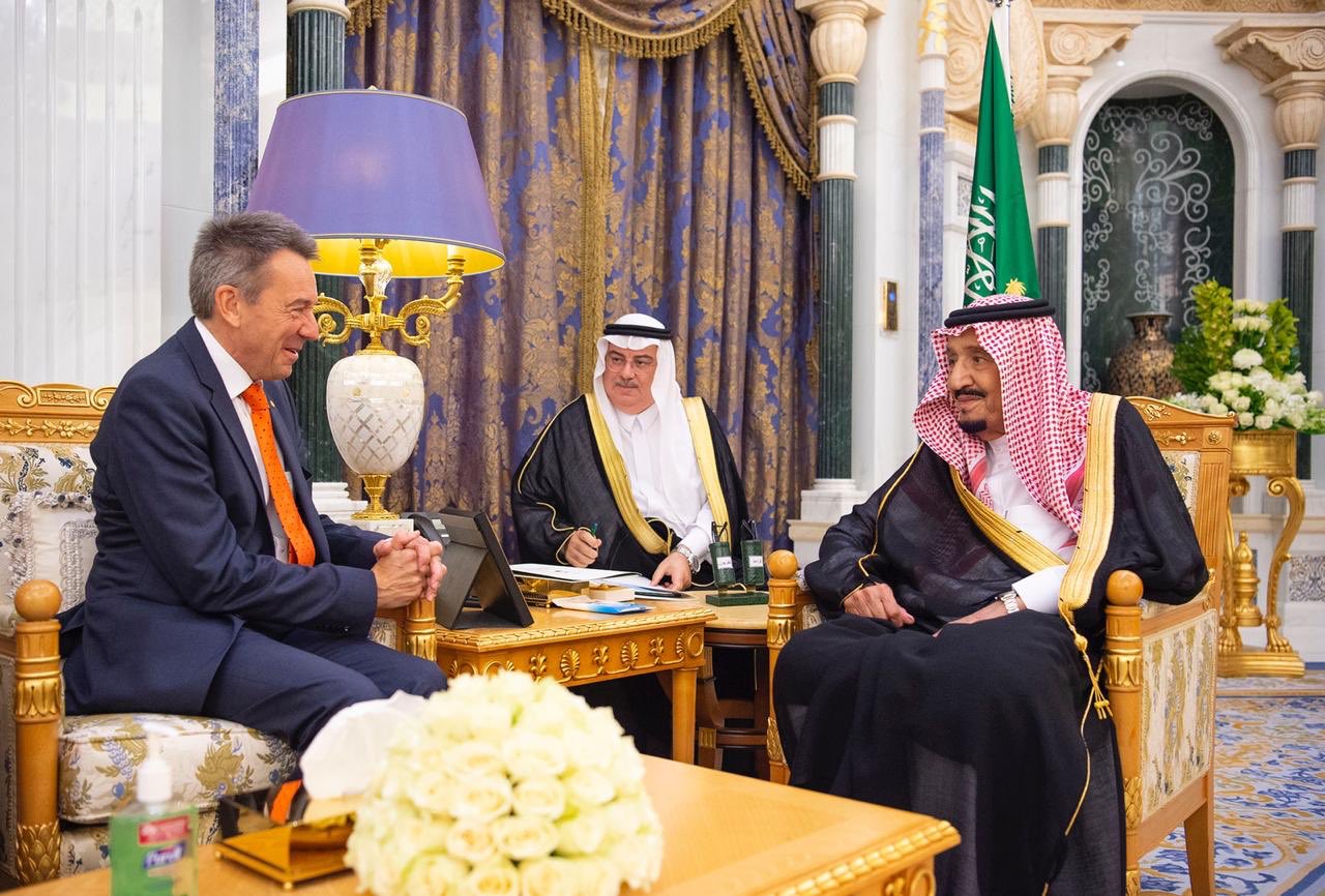 الملك سلمان يستقبل رئيس اللجنة الدولية للصليب الأحمر