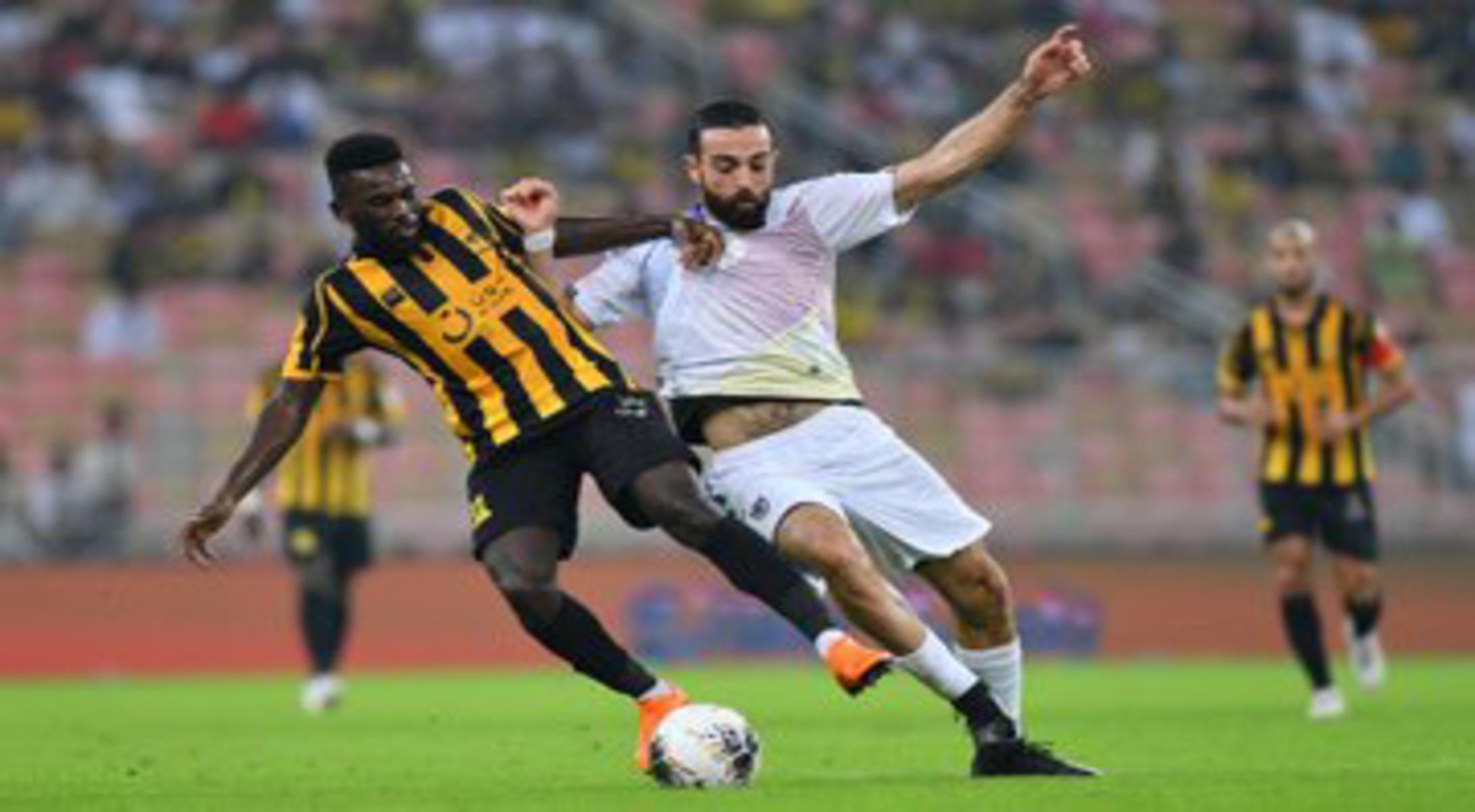 الـVAR يقتل الأمل في مباراة الاتحاد والحزم