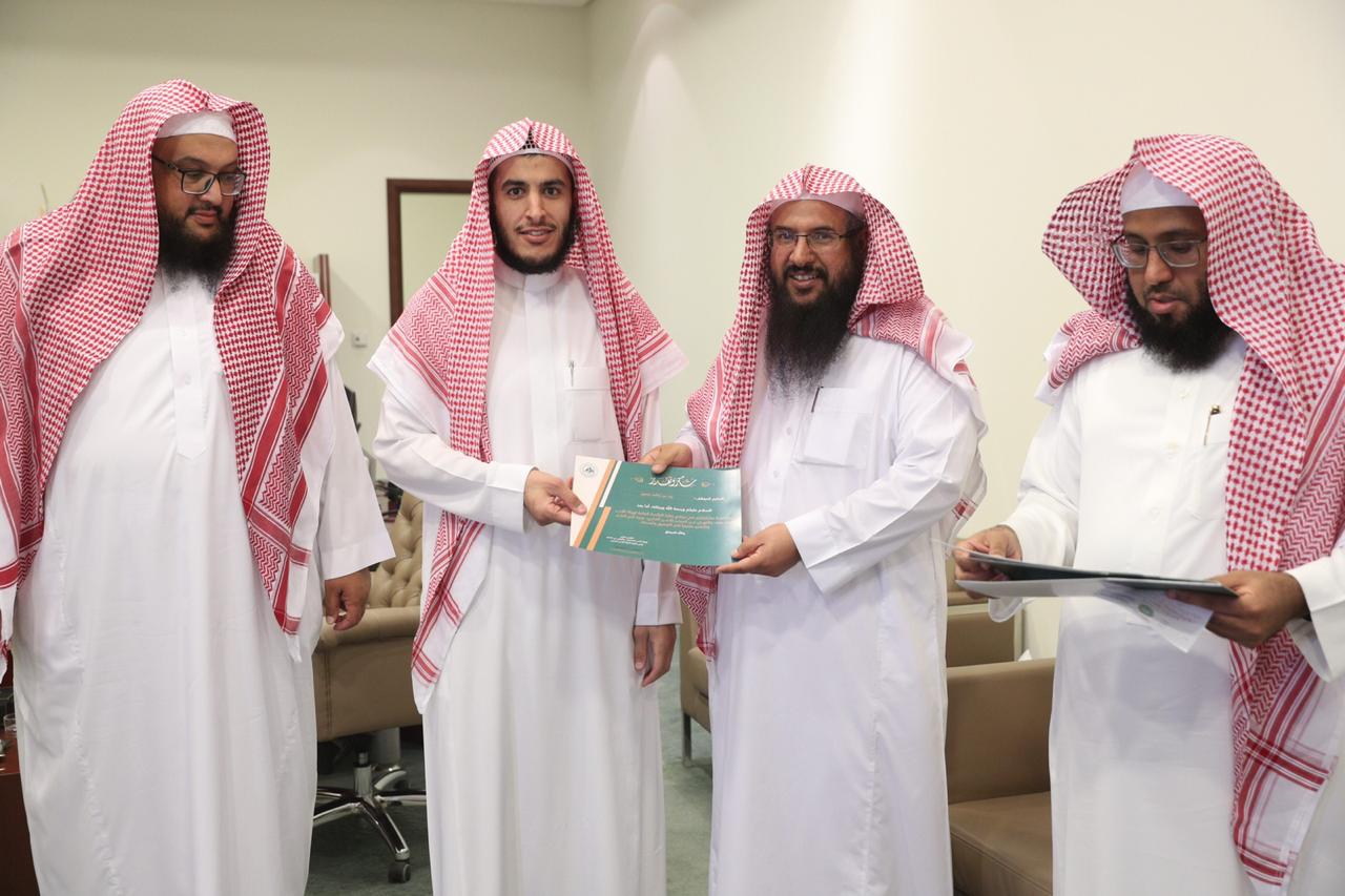 رئيس هيئة الرياض يكرم الفائزين بمسابقة الأمن الفكري