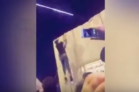 فيديو.. عراقي ينجو من رصاصة قاتلة بمراوغة أشبه بأفلام الأكشن