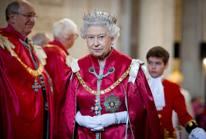 بالأرقام.. تقرير يكشف ثروة العائلة الملكية البريطانية