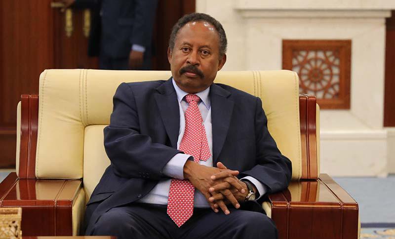أمير الرياض على رأس مستقبلي رئيس وزراء السودان