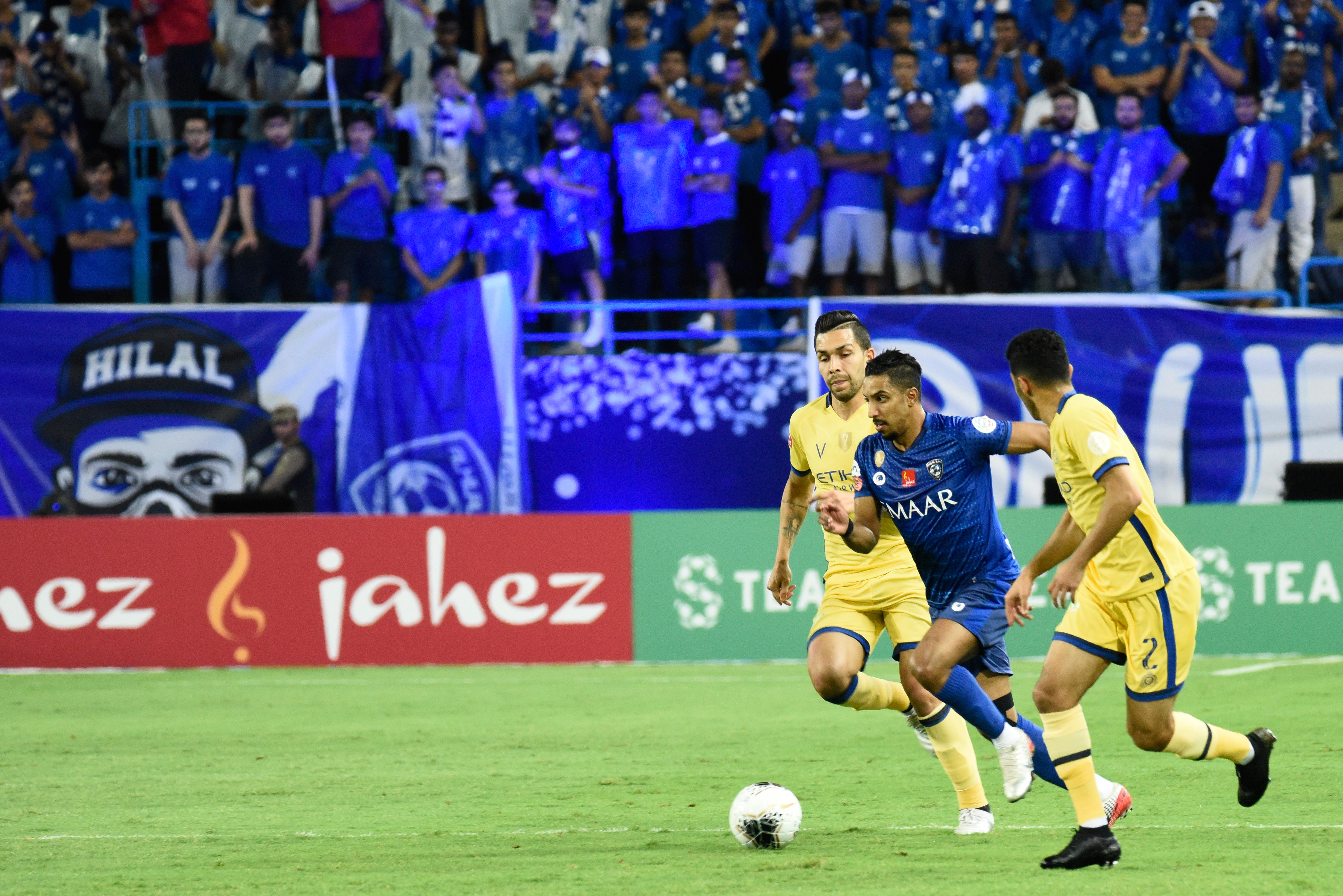 حكم أجنبي يُدير ديربي الهلال والنصر