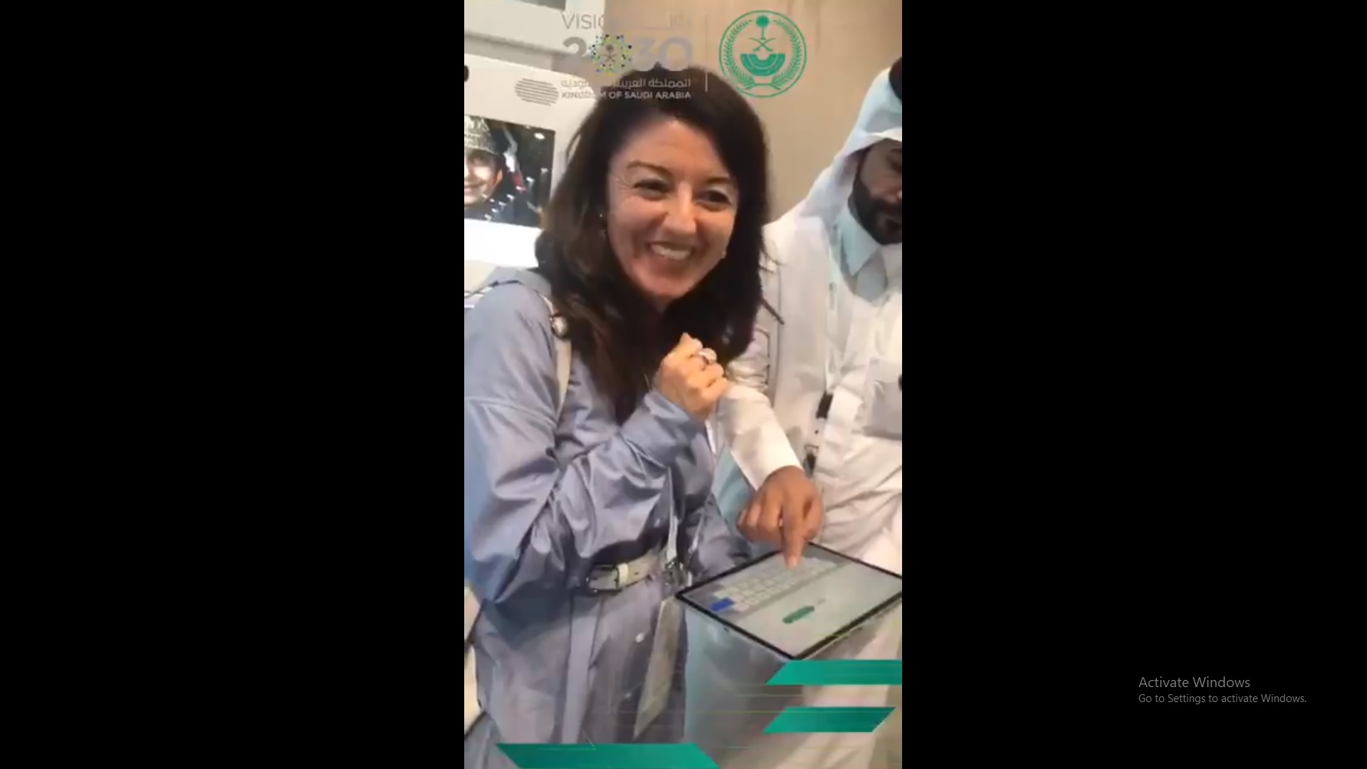 فيديو.. أول سائحة أجنبية تستخرج التأشيرة السياحية من جيتكس 2019
