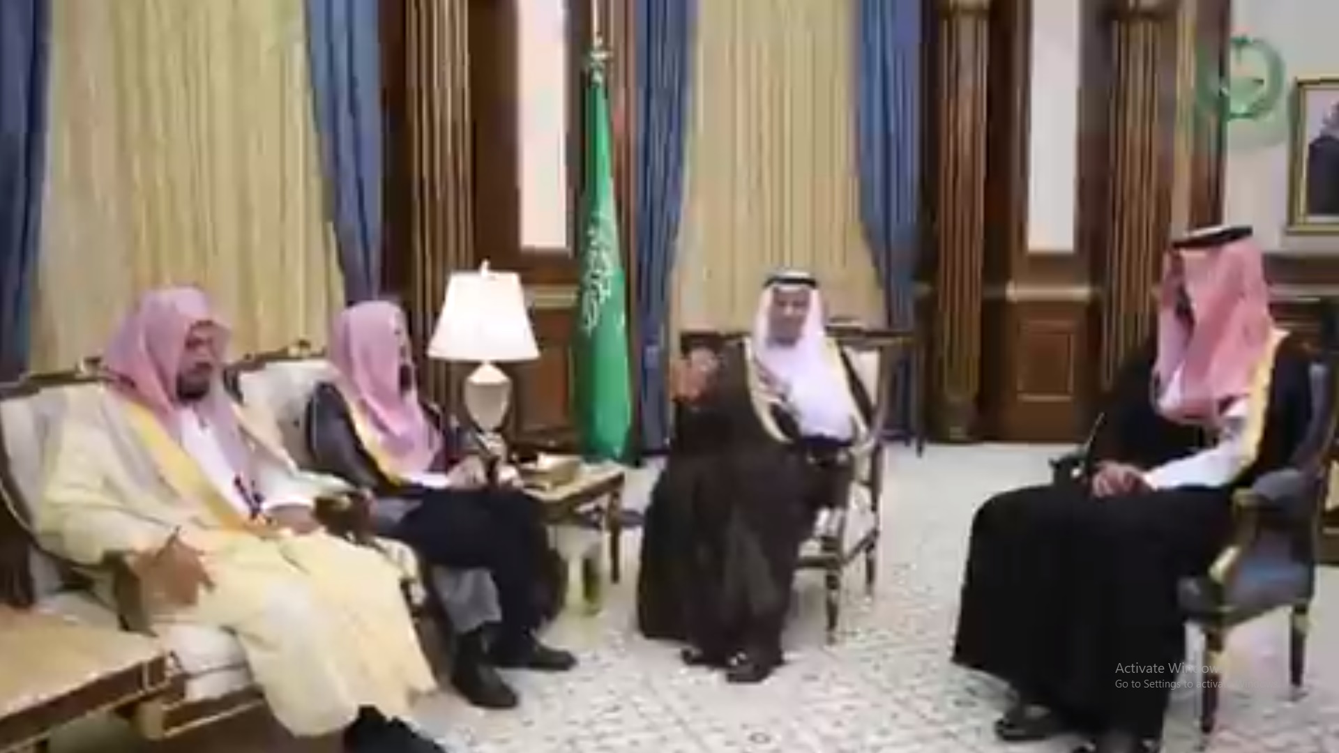 فيصل بن سلمان لأئمة المسجد النبوي المعينين حديثًا: الاعتناء بالخطب تُصلح الأمة