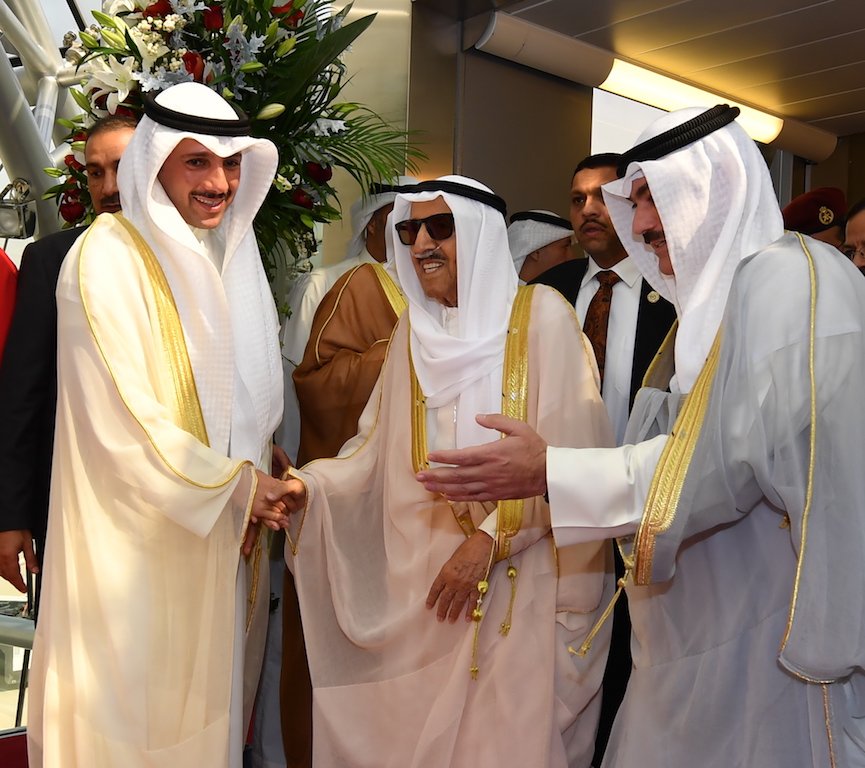 لقطات من الاستقبال الحاشد لـ أمير الكويت بعد عودته من الرحلة العلاجية
