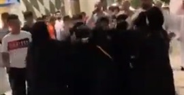 فيديو.. مشاجرة نسائية عنيفة في مول!