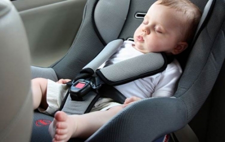هذه أهمية مقاعد الأطفال في السيارات