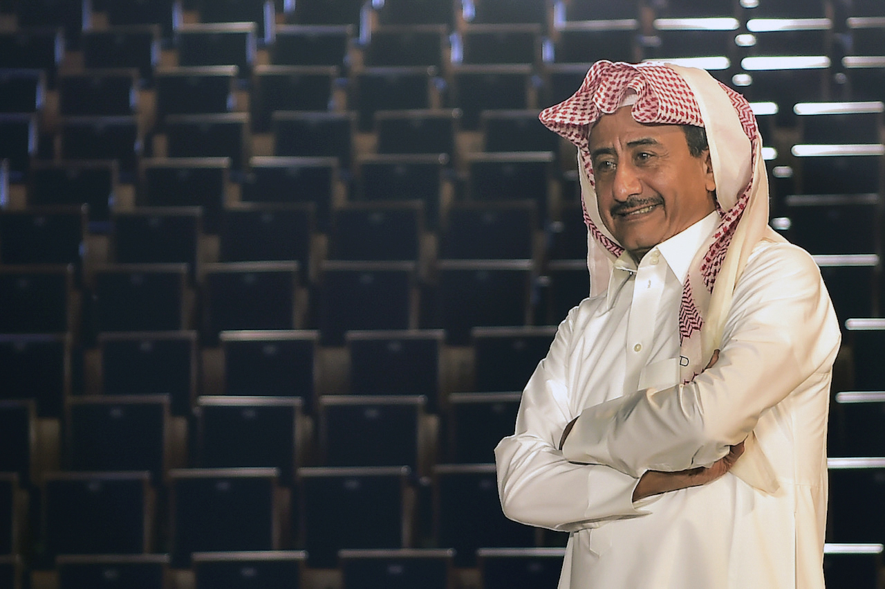 ناصر القصبي يعود إلى المسرح بعد ثلاثة عقود من الغياب بمسرحية الذيب في القليب