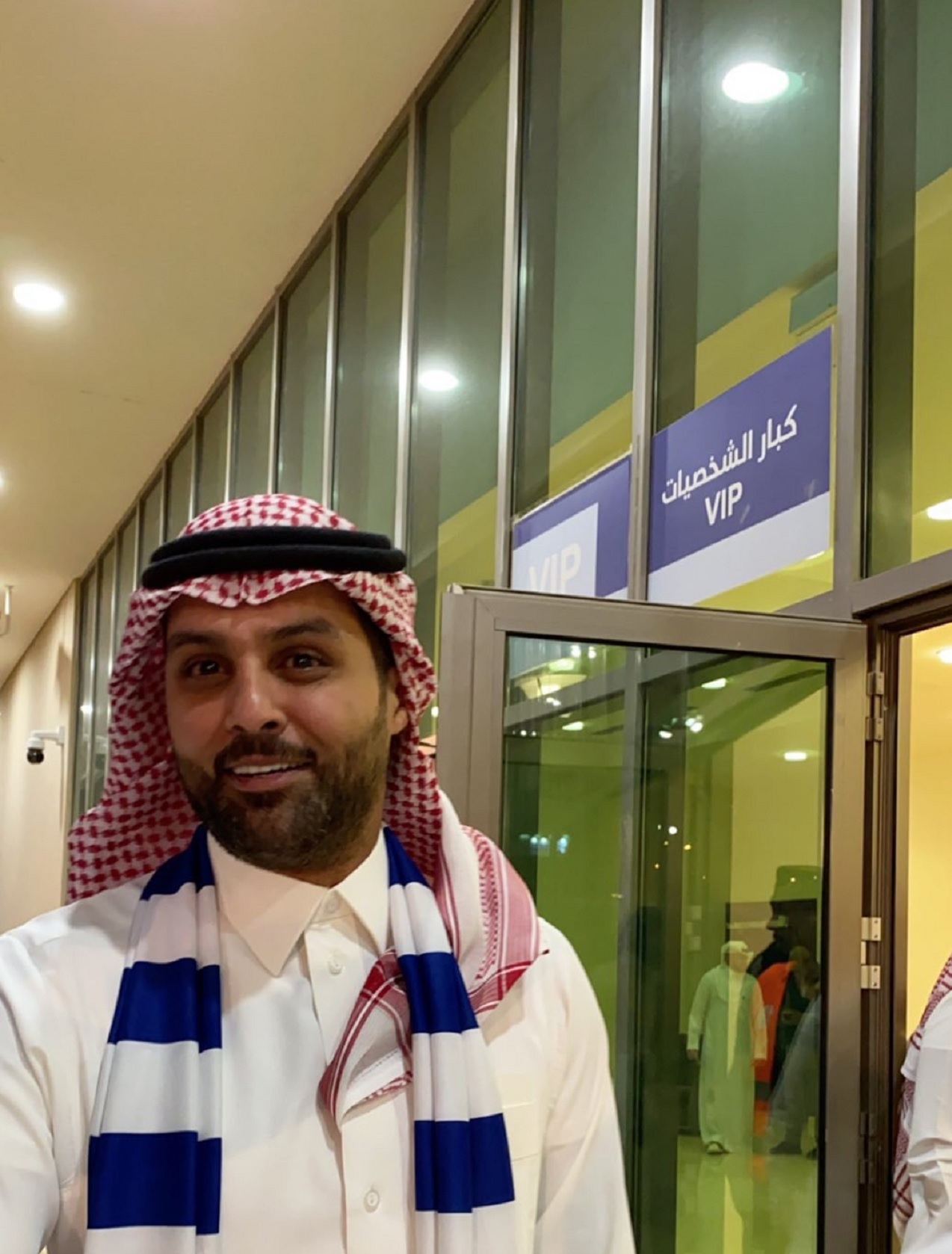 فيديو.. الوليد بن طلال والقحطاني يدعمان #الهلال ضد السد