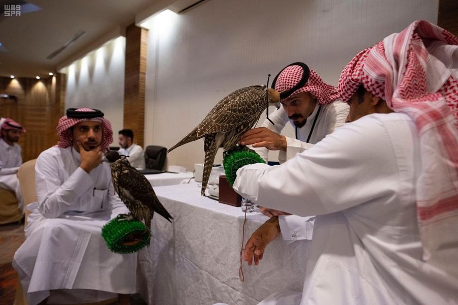 بدء تسجيل الصقارين الراغبين بالمشاركة في مهرجان الملك عبدالعزيز للصقور