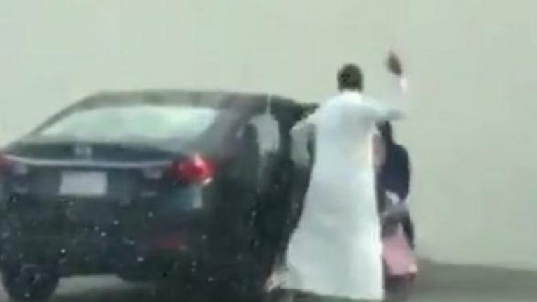 فيديو.. القبض على معنّف ابنته في جدة