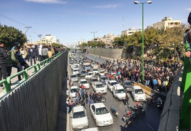 تظاهرات ليلية بطهران وأصفهان واعتقال المئات