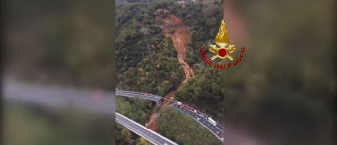 لحظة انهيار جسر بسبب أمطار إيطاليا