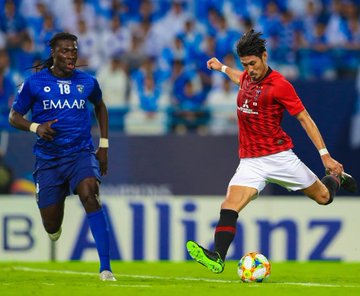 لاعبو #الهلال غاضبون من حكم لقاء أوراوا رغم الفوز
