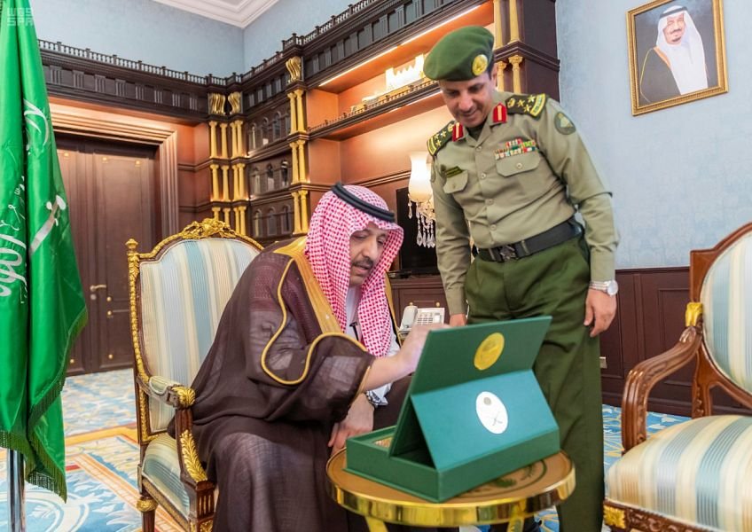 أمير الباحة يدشن خدمات أبشر للإدارات الحكومية