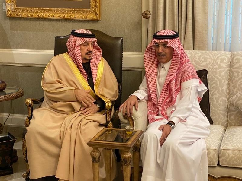 أمير الرياض يعزي وزير المالية في وفاة أخيه
