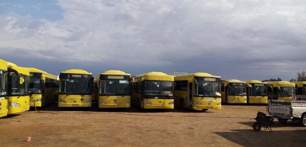 النقل: تعقيم الحافلات المدرسية يومياً ومقعد فارغ بين كل راكبين