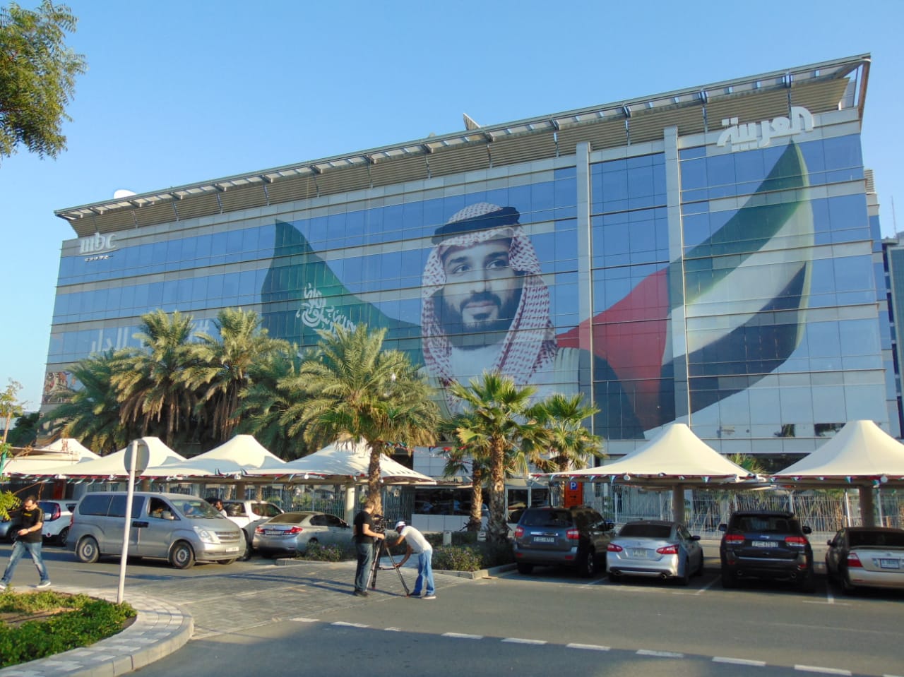 مبنى MBC في #دبي يتزين بصورة ولي العهد