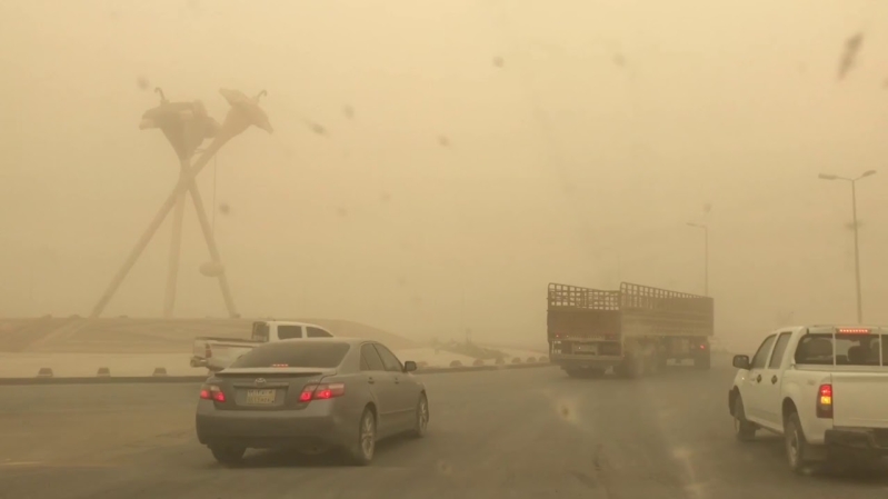 أمن الطرق يحذر من غبار مكة الكثيف
