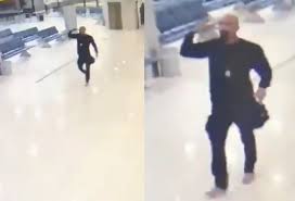 فيديو.. مسلح يقتحم مطار الكويت!
