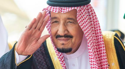 أدوار قيادية وتاريخية لـ الملك سلمان في مسيرة العمل الخليجي وصون أمنه