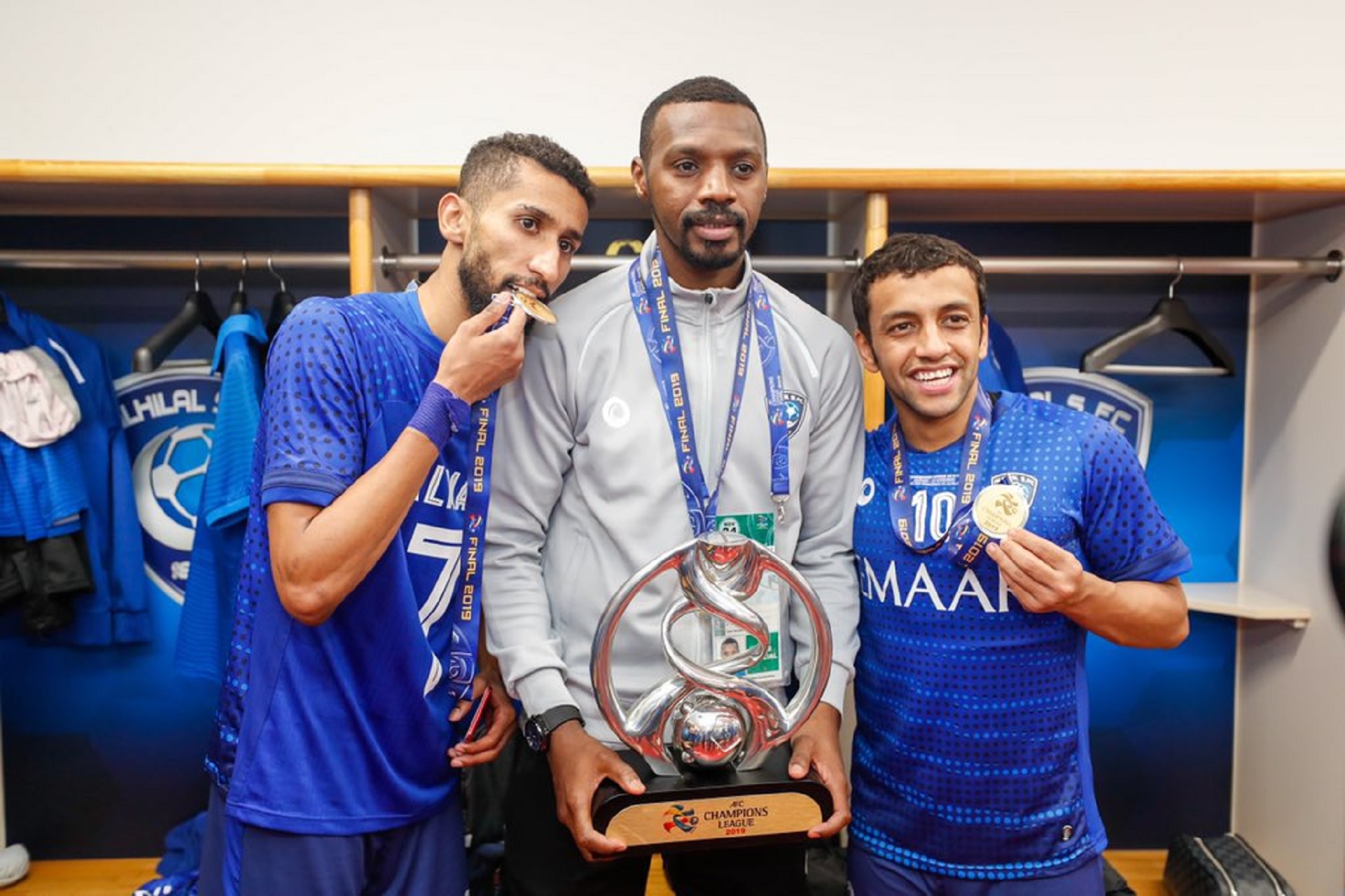 أمير الرياض يهنئ عبدالعزيز الفيصل بتتويج #الهلال