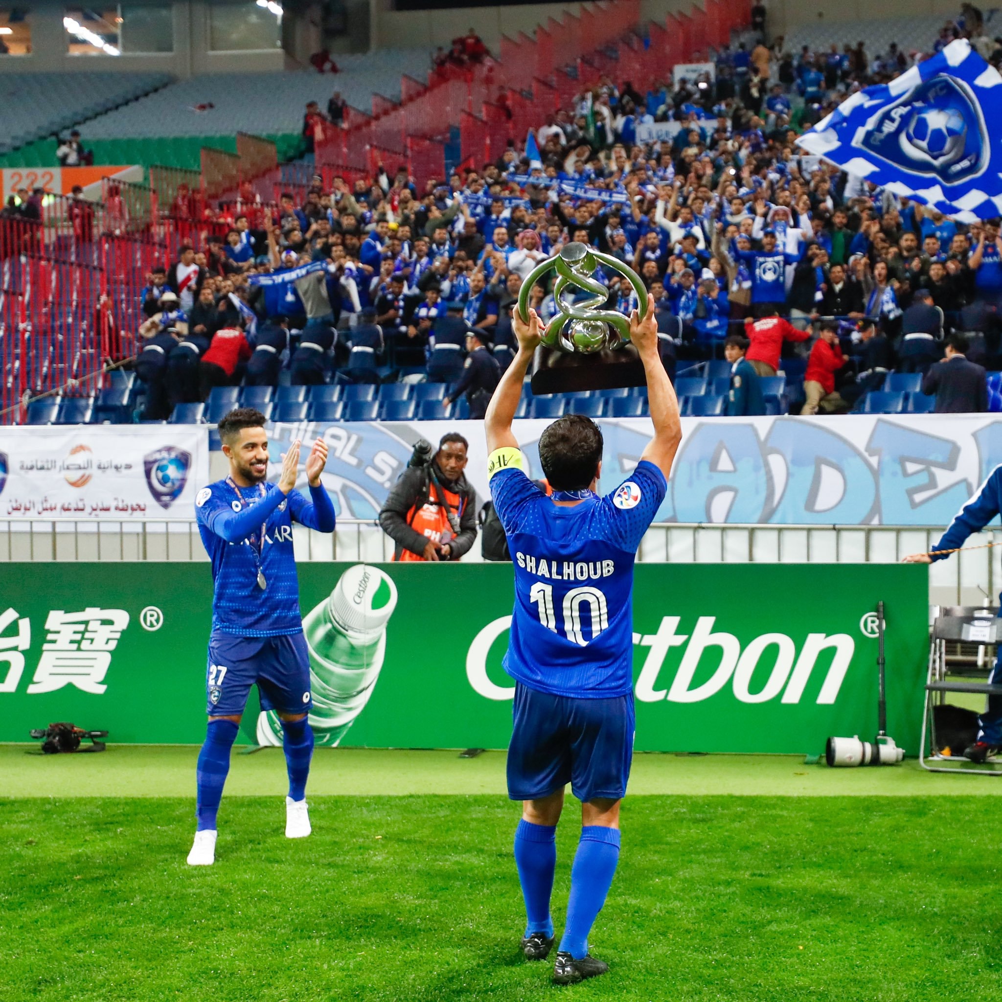 فيديو.. جماهير #الهلال تبحث عن مكان للكأس الآسيوية