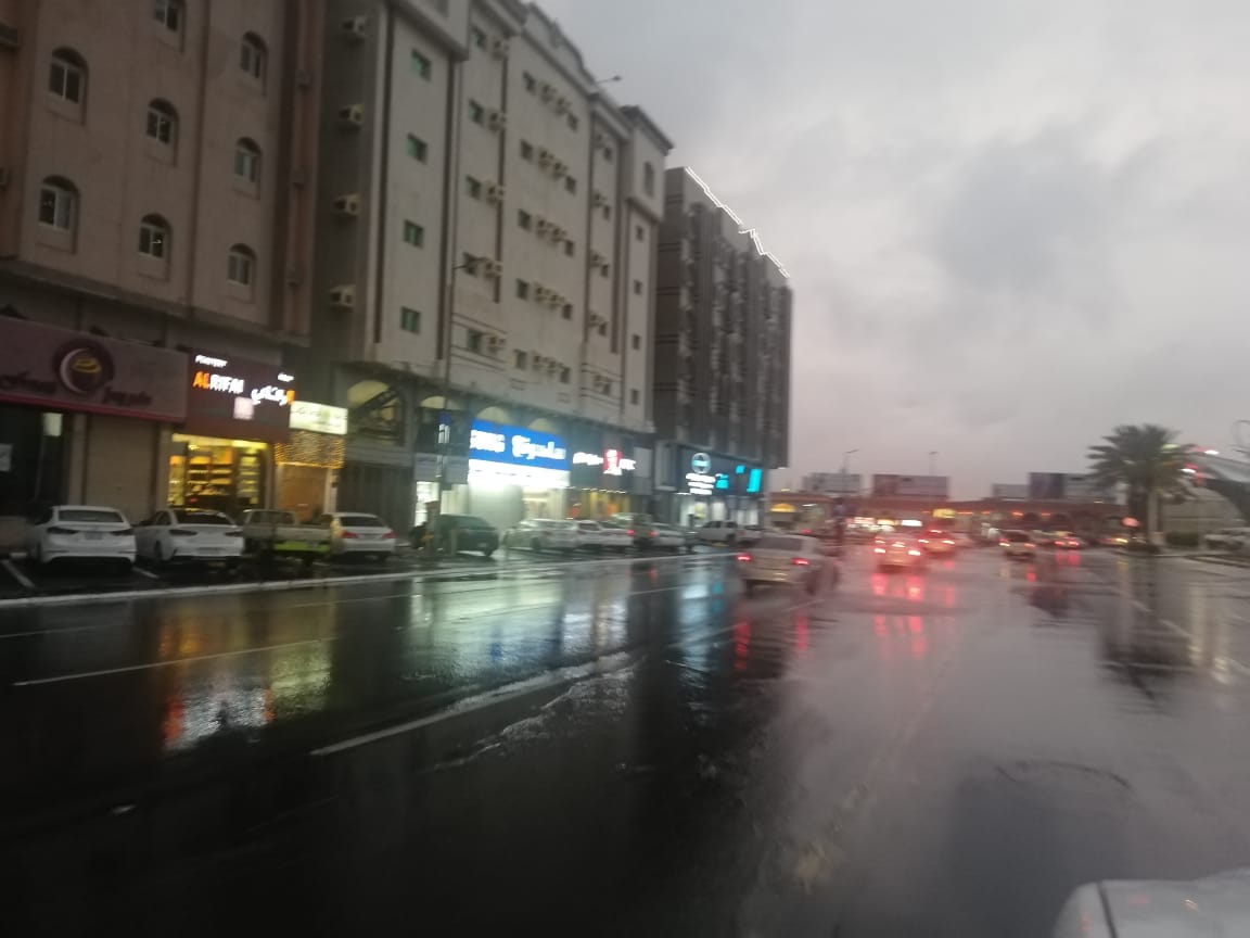 أمطار #الطائف تدفع الأهالي للتنزه