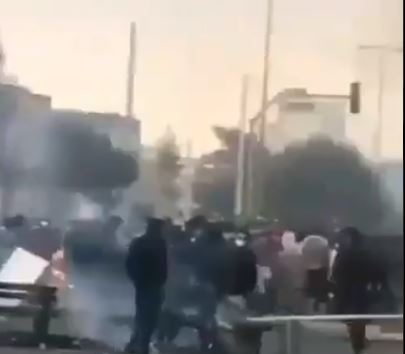 مقتل ضابطين بمظاهرات شيراز وآخران يعصيان الأوامر
