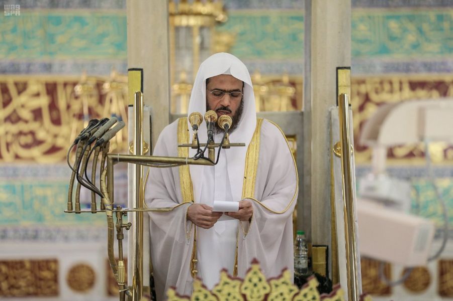 خطيب المسجد النبوي : عليكم بطريق السلام والإحسان