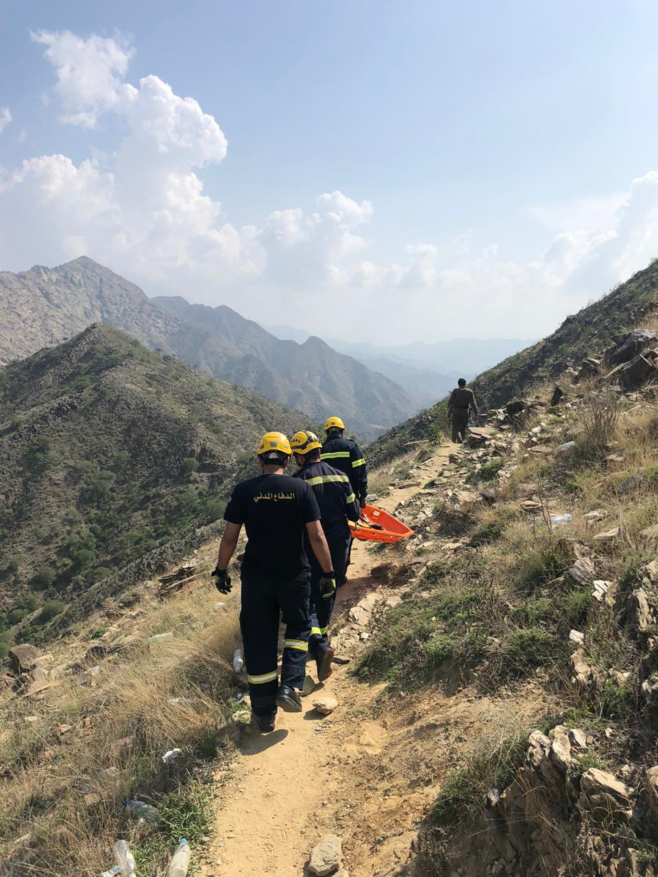 وفاة متسللين سقطا من منحدر جبلي في #فيفا
