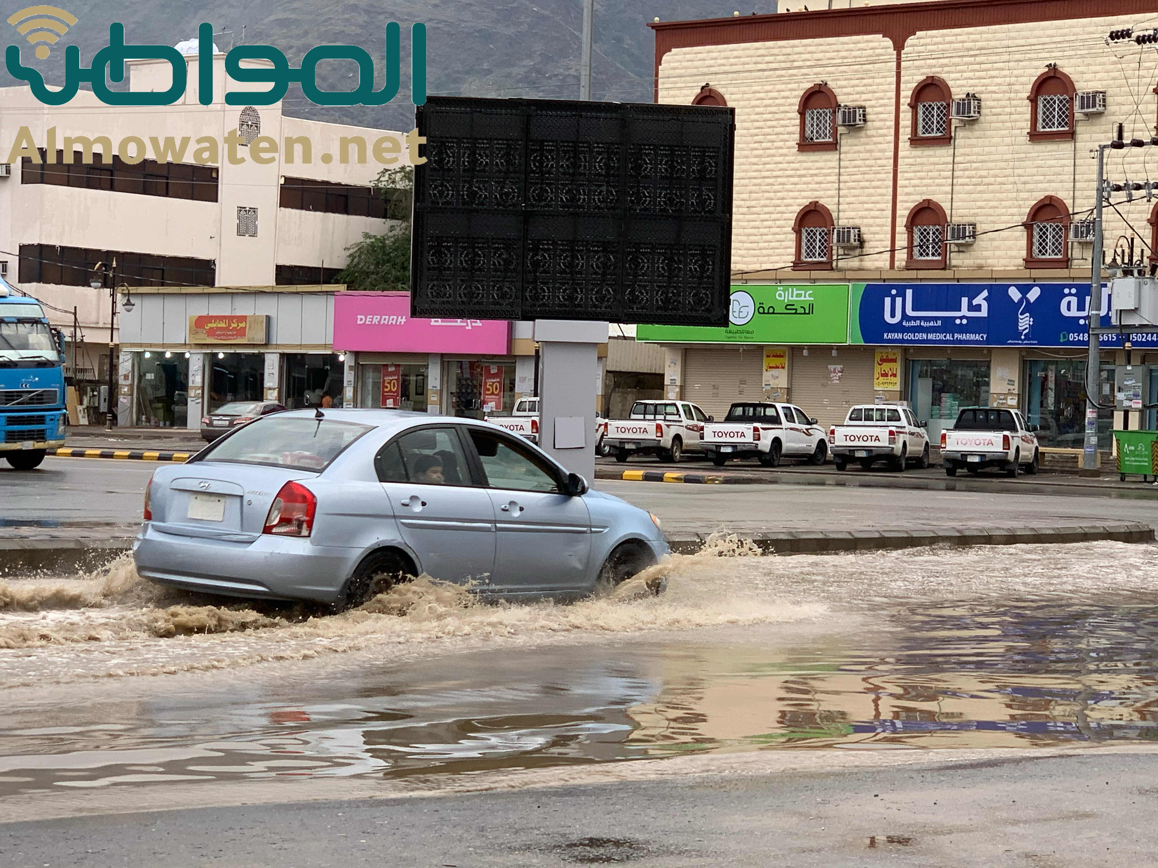 أمطار على محايل تلطف الأجواء