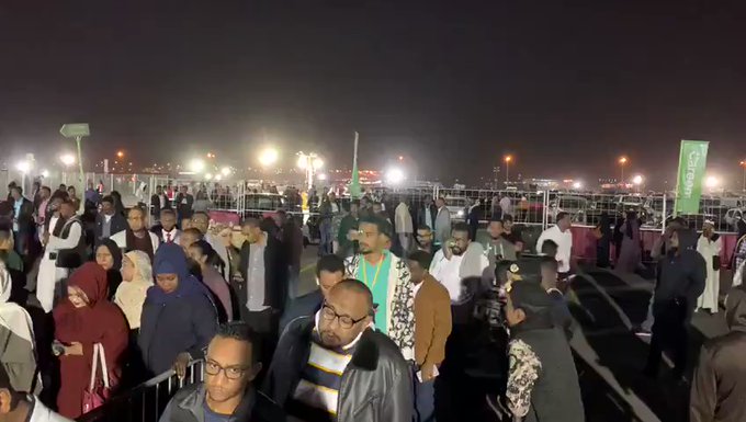 فيديو.. توافد الجماهير لحضور الليلة السودانية بموسم الرياض