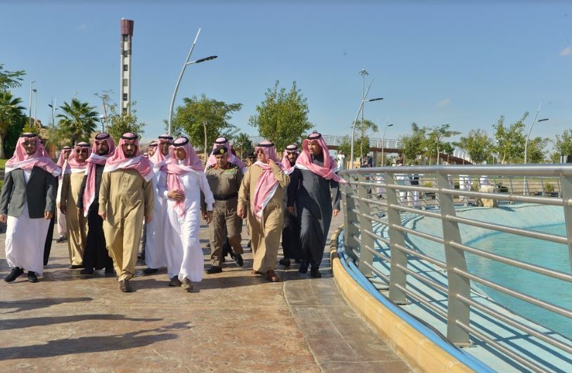 أمير مكة بالنيابة يستعرض المشاريع التنموية في الطائف