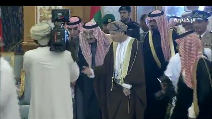 الملك سلمان يستقبل نائب رئيس الوزراء العماني