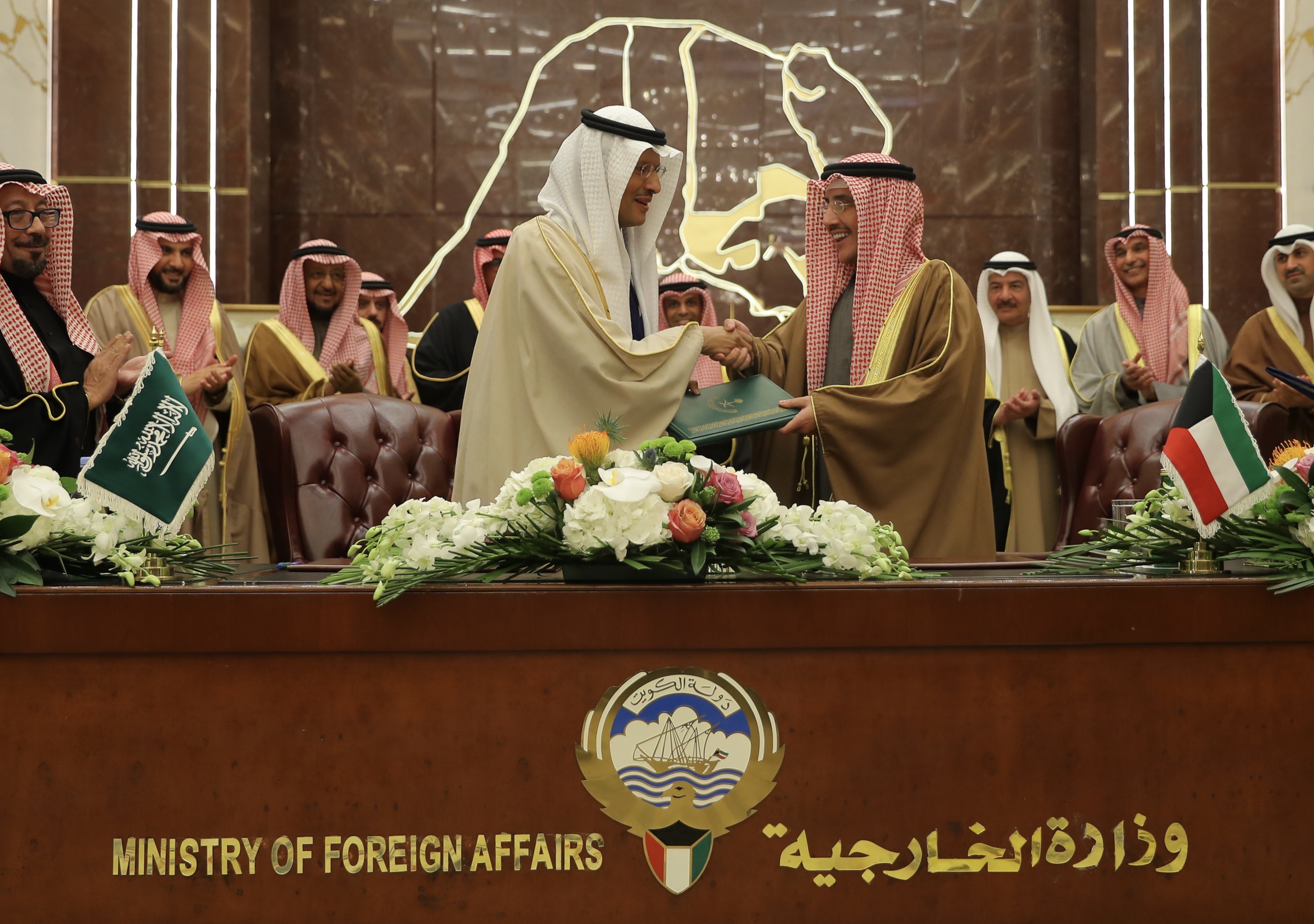 صور.. مراسم توقيع اتفاقية المنطقة النفطية بين المملكة والكويت